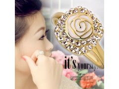 韓潮涌動，璀璨情緣 義烏飾品直銷網引領滿鉆山茶花戒指新風尚